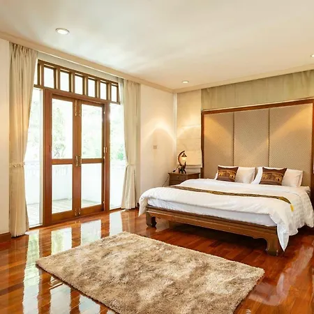 Royal River Park 102/11 Hotel